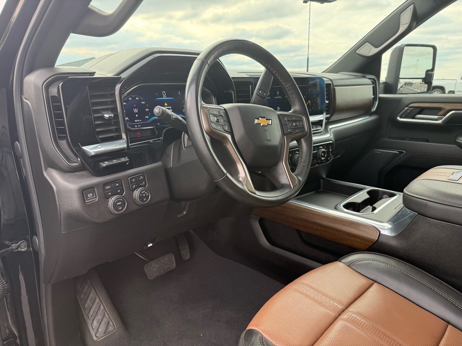 Used 2024 Chevrolet Silverado 2500 High Country w/ High Country Premium Package AWD/4WD image 22