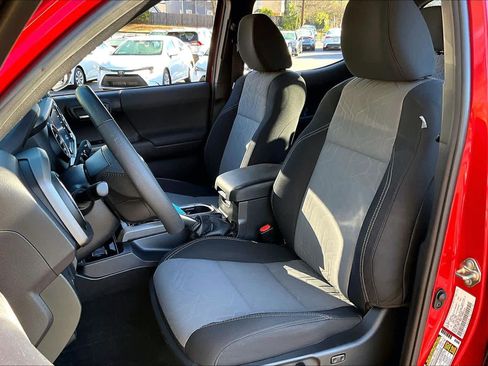 Used 2020 Toyota Tacoma TRD Sport image 9