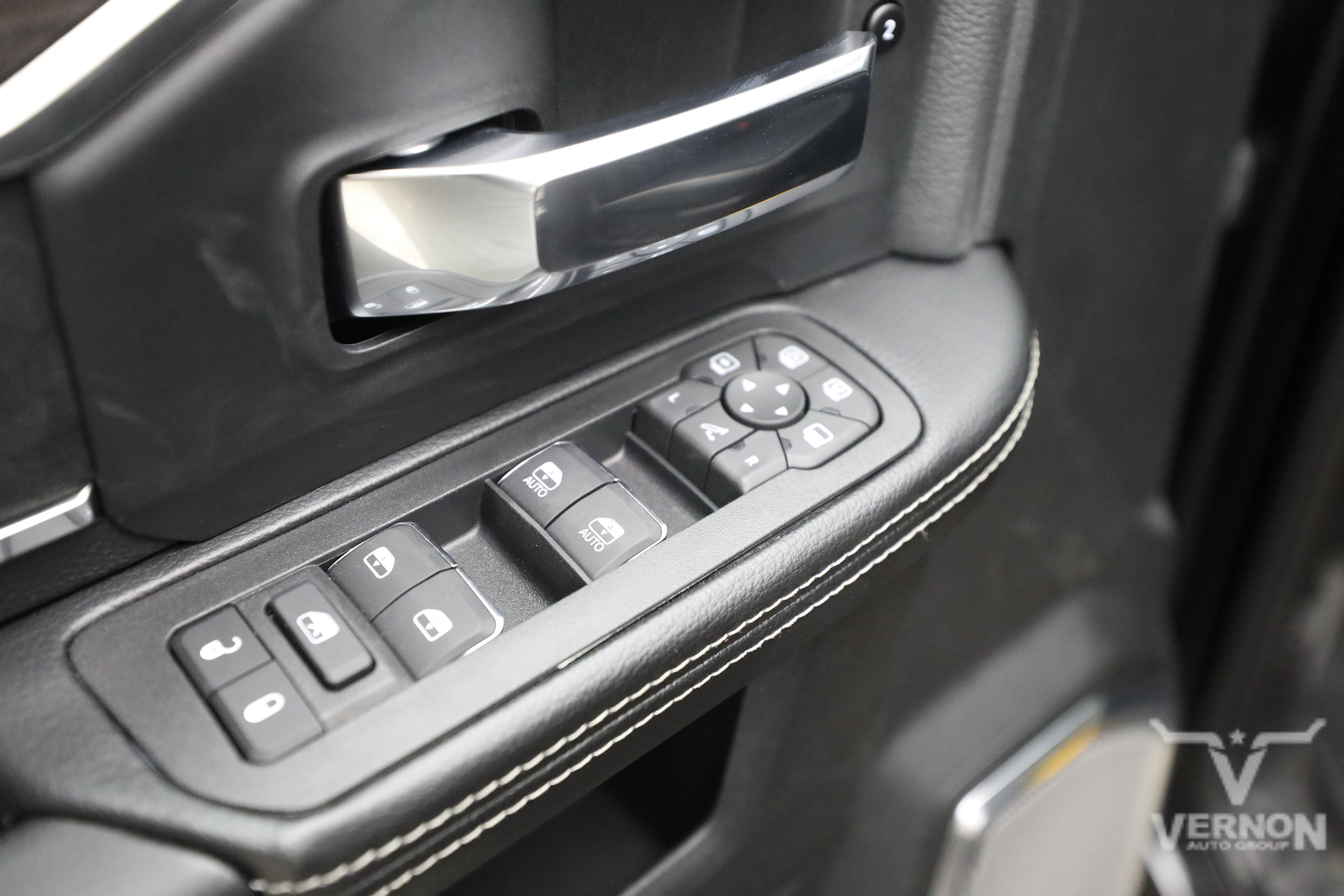 New 2026 RAM 3500 Laramie AWD/4WD image 17