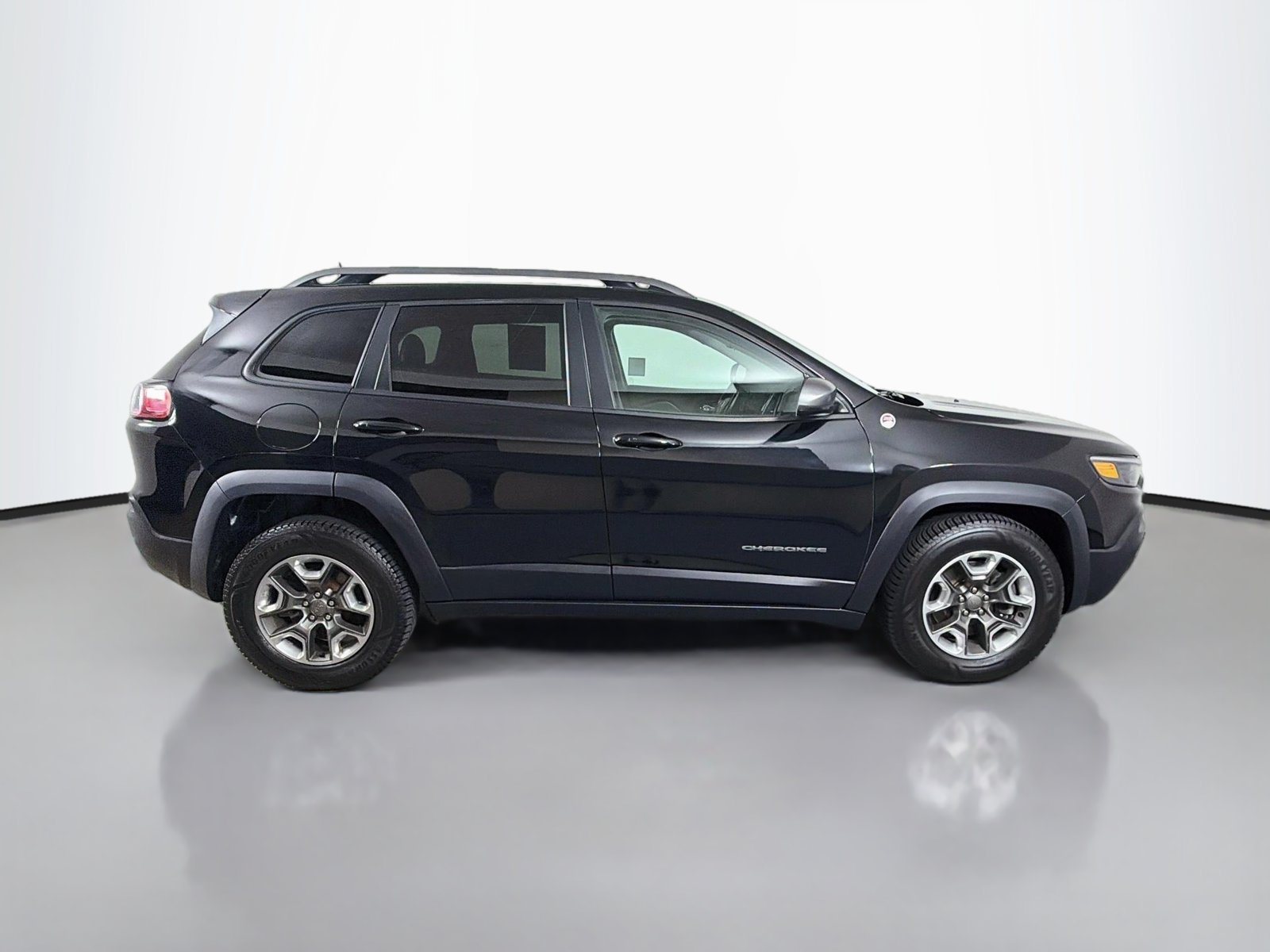 Used 2019 Jeep Cherokee Trailhawk w/ Cold Weather Group AWD/4WD image 6