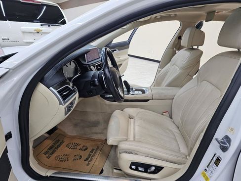 Used 2019 BMW 740i RWD image 19