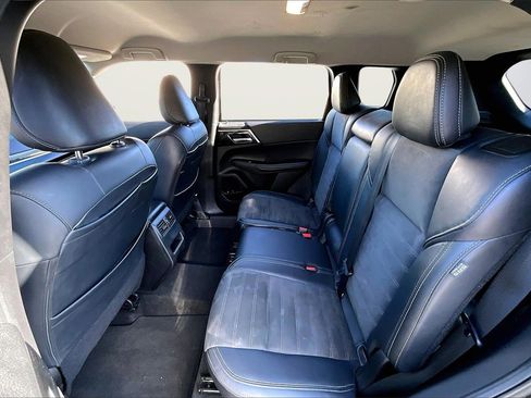 Used 2024 Mitsubishi Outlander SE image 22