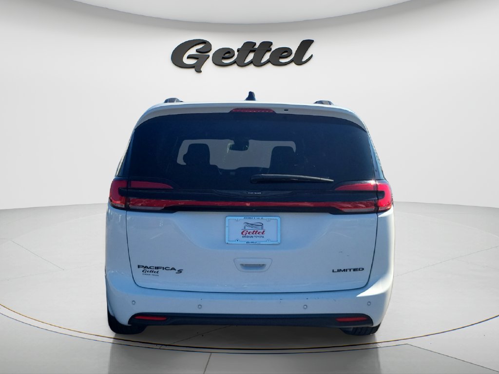 Used 2025 Chrysler Pacifica Limited FWD image 6