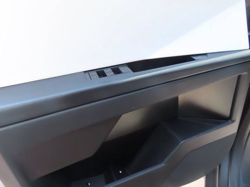 Used 2024 Tesla Cybertruck AWD Crew Cab image 10