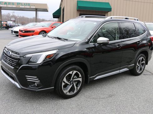 Used 2023 Subaru Forester Touring image 1