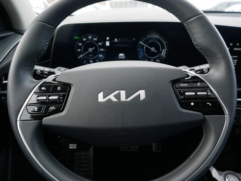 Certified 2024 Kia Niro Wave w/ Wave Preserve Package image 25