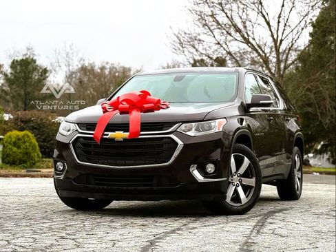 Used 2020 Chevrolet Traverse LT w/ LT Premium Package image 2