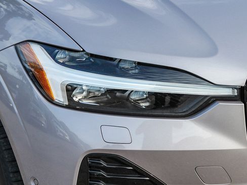 New 2026 Volvo XC60 B5 Plus w/ Climate Package PRO image 4