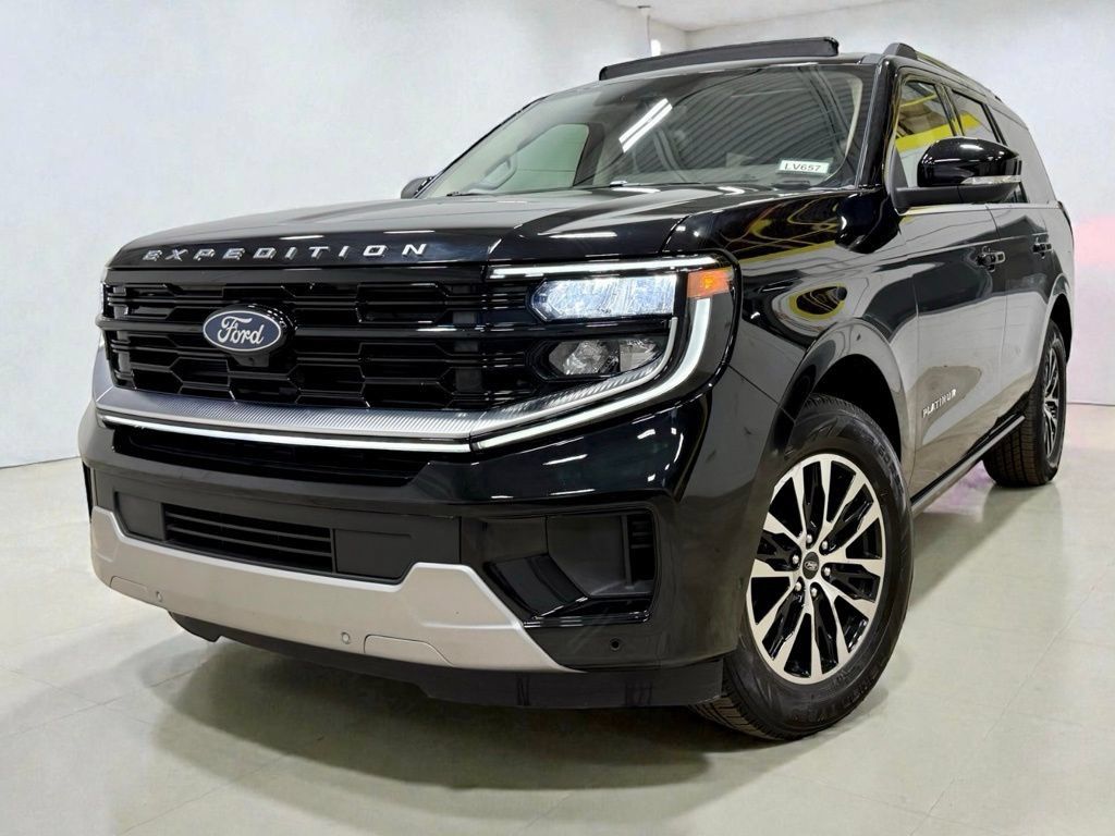 Used 2025 Ford Expedition Platinum AWD/4WD image 2