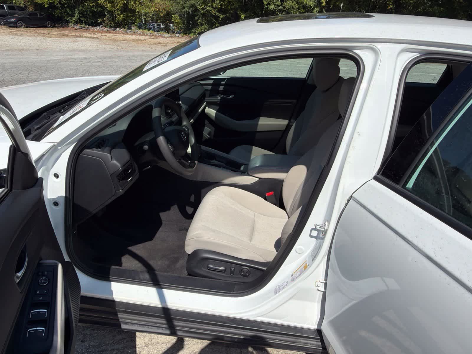 Used 2024 Honda Accord EX image 19