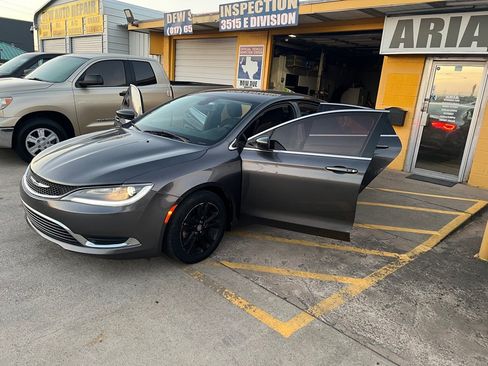 Used 2015 Chrysler 200 Limited FWD image 8
