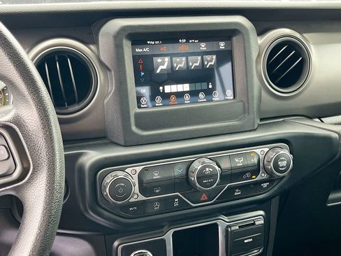 Used 2023 Jeep Gladiator Sport AWD/4WD image 15