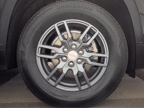 Used 2025 GMC Acadia Elevation image 11