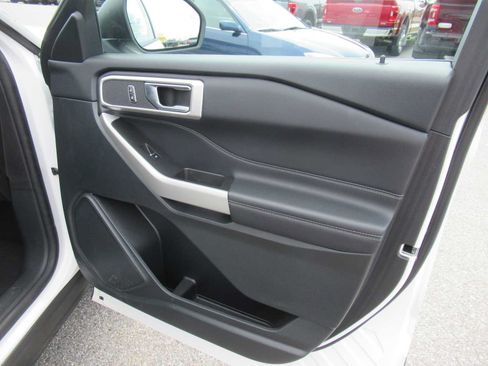 Used 2024 Ford Explorer XLT w/ Equipment Group 202A AWD/4WD image 24