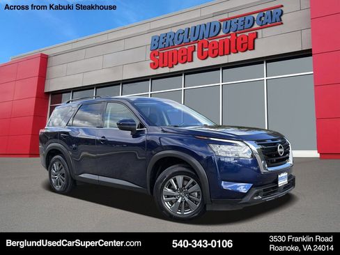 Used 2024 Nissan Pathfinder SV image 1