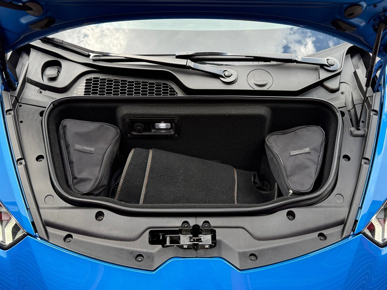 Used 2020 Lamborghini Huracan EVO RWD image 31
