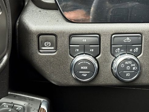 Used 2024 GMC Sierra 3500 SLE w/ SLE Convenience Package image 34