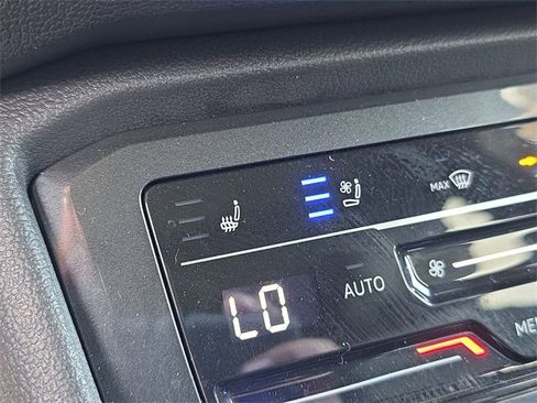 Certified 2024 Volkswagen Tiguan SEL R-Line image 26