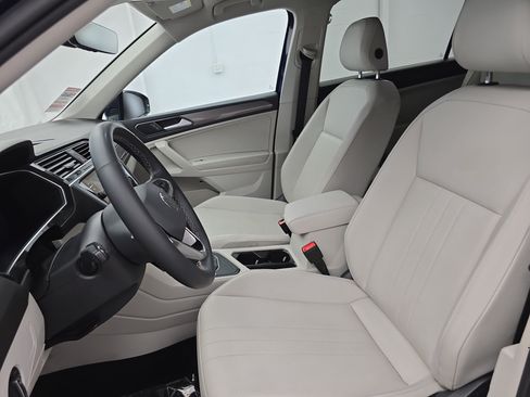 Used 2022 Volkswagen Tiguan SE FWD image 16