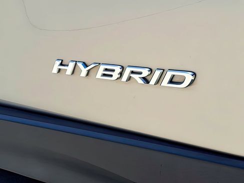 Used 2021 Lexus UX 250h w/ Accessory Package (Z2) AWD/4WD image 21