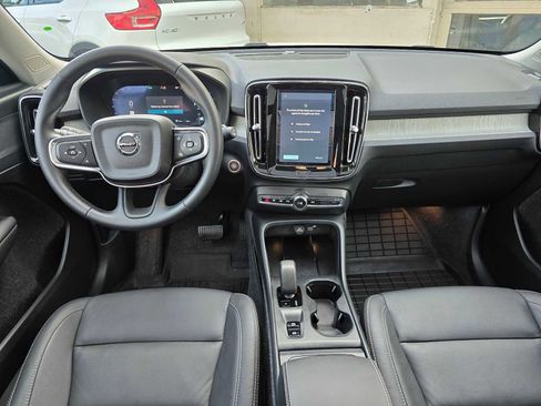 Certified 2025 Volvo XC40 B5 Core w/ Protection Package Premier AWD/4WD image 17