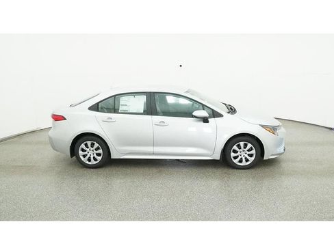 Used 2025 Toyota Corolla LE FWD image 13