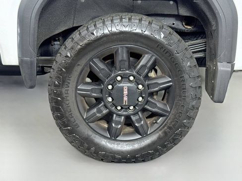 Used 2024 GMC Sierra 2500 AT4 w/ AT4 Premium Plus Package AWD/4WD image 10
