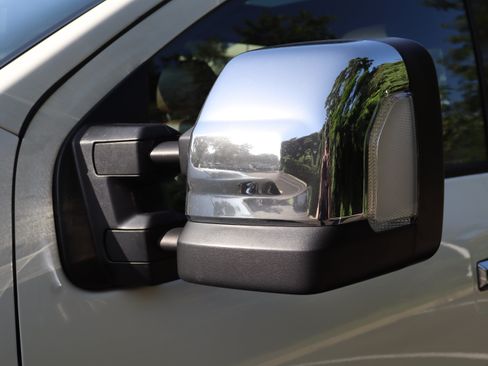Used 2023 Nissan Titan Platinum Reserve w/ Moonroof Package AWD/4WD image 17