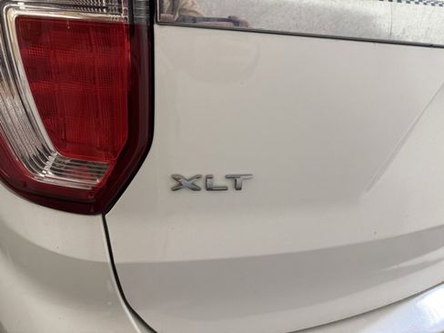 Used 2016 Ford Explorer XLT image 17
