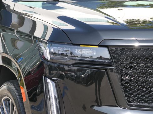 Used 2023 Cadillac Escalade Sport AWD/4WD image 10