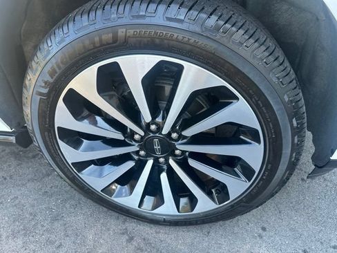 Used 2024 Lincoln Navigator Reserve AWD/4WD image 9