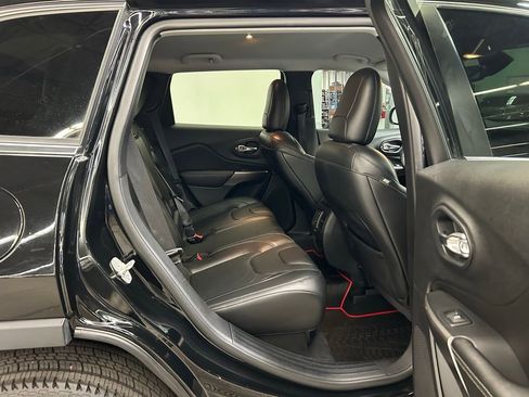 Used 2019 Jeep Cherokee Limited AWD/4WD image 14