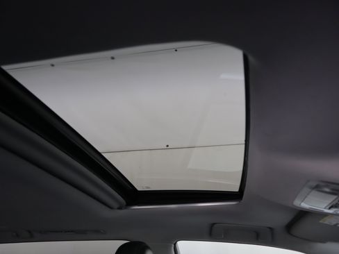 Used 2017 Toyota Highlander XLE image 3