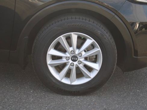 Used 2019 Kia Sorento L image 10