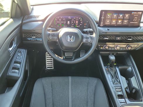 Used 2025 Honda Accord Sport image 16