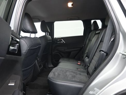 Used 2024 Mitsubishi Outlander SE AWD/4WD image 25