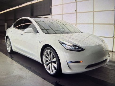Used 2019 Tesla Model 3 Standard Range image 1