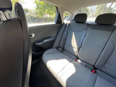 Used 2025 Kia K4 FWD image 38