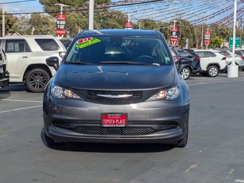 Used 2023 Chrysler Voyager LX image 2