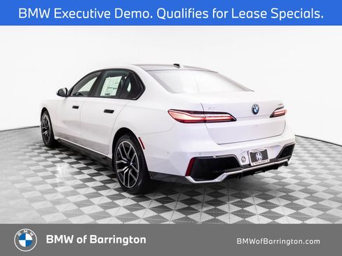 Used 2025 BMW i7 eDrive50 w/ M Sport Package image 3