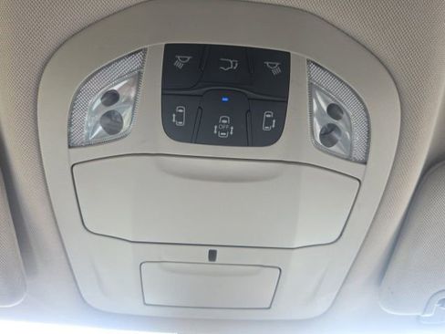 Used 2023 Chrysler Pacifica Touring-L FWD image 31