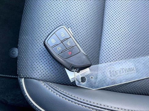 Used 2023 Buick Envision Essence image 36