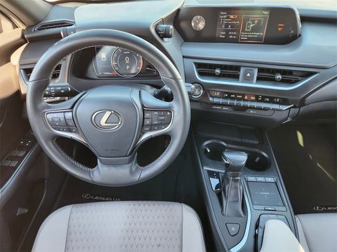Used 2019 Lexus UX 200 image 27
