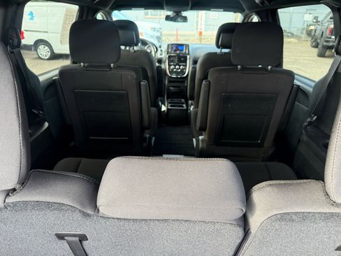 Used 2019 Dodge Grand Caravan SE image 28