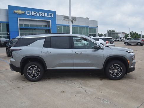 New 2026 Chevrolet Traverse LT w/ Enhanced Driving Package image 3