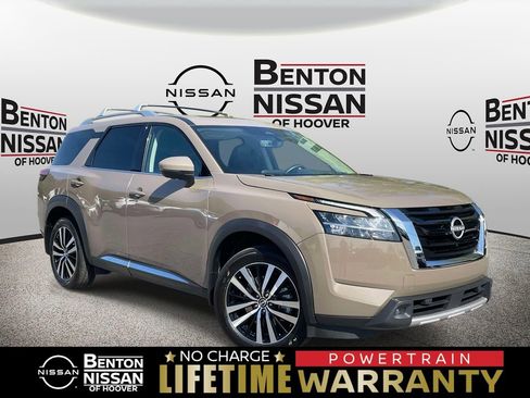 Used 2024 Nissan Pathfinder Platinum FWD image 1