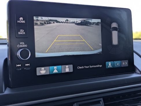 Used 2025 Honda Pilot Touring image 29