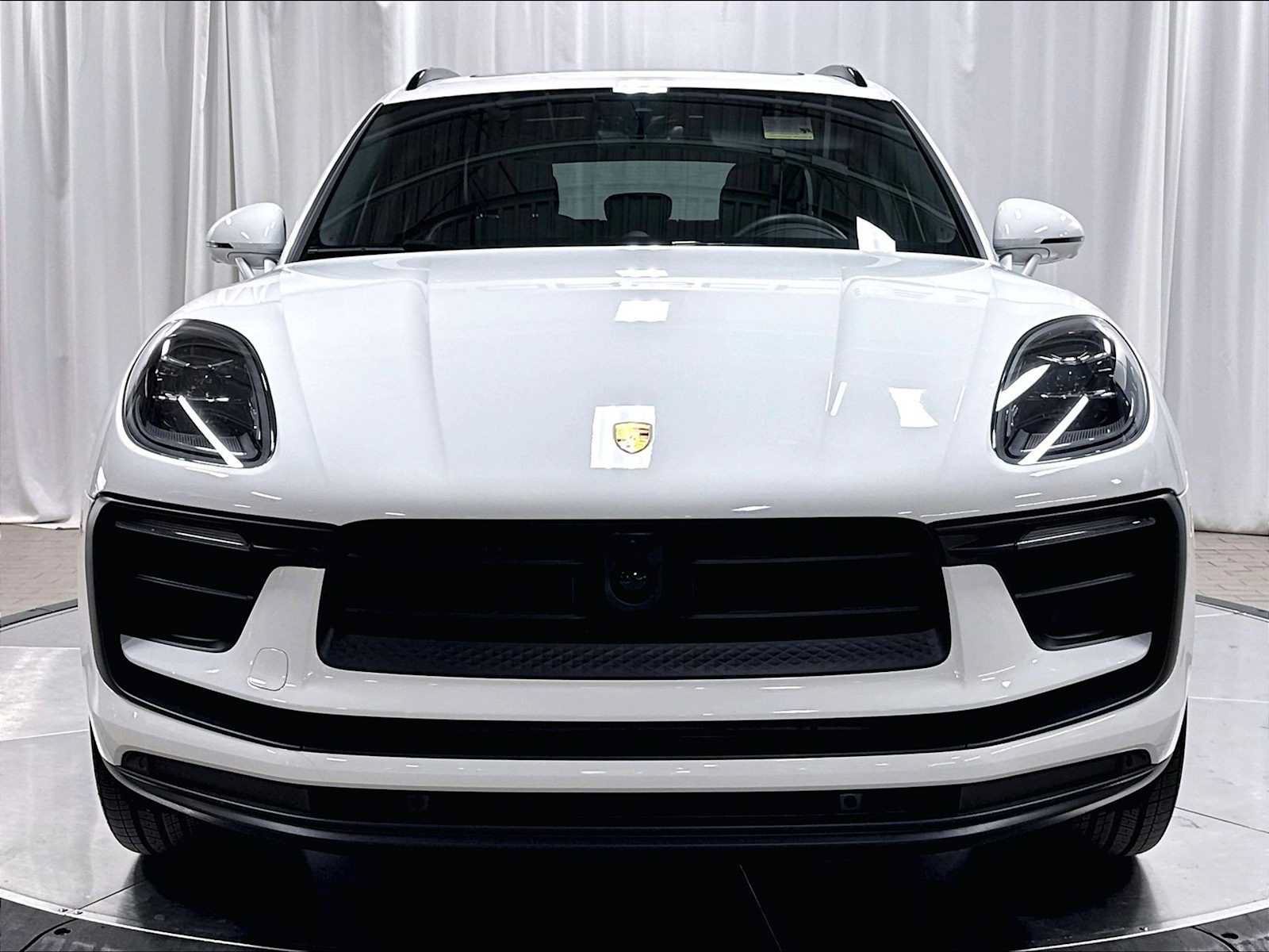 Used 2026 Porsche Macan AWD/4WD image 13