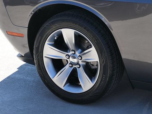 Used 2022 Dodge Challenger SXT RWD image 9