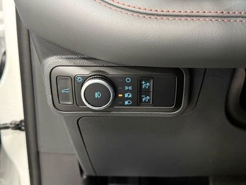 Used 2025 Ford Explorer Active w/ Active Comfort Package AWD/4WD image 17
